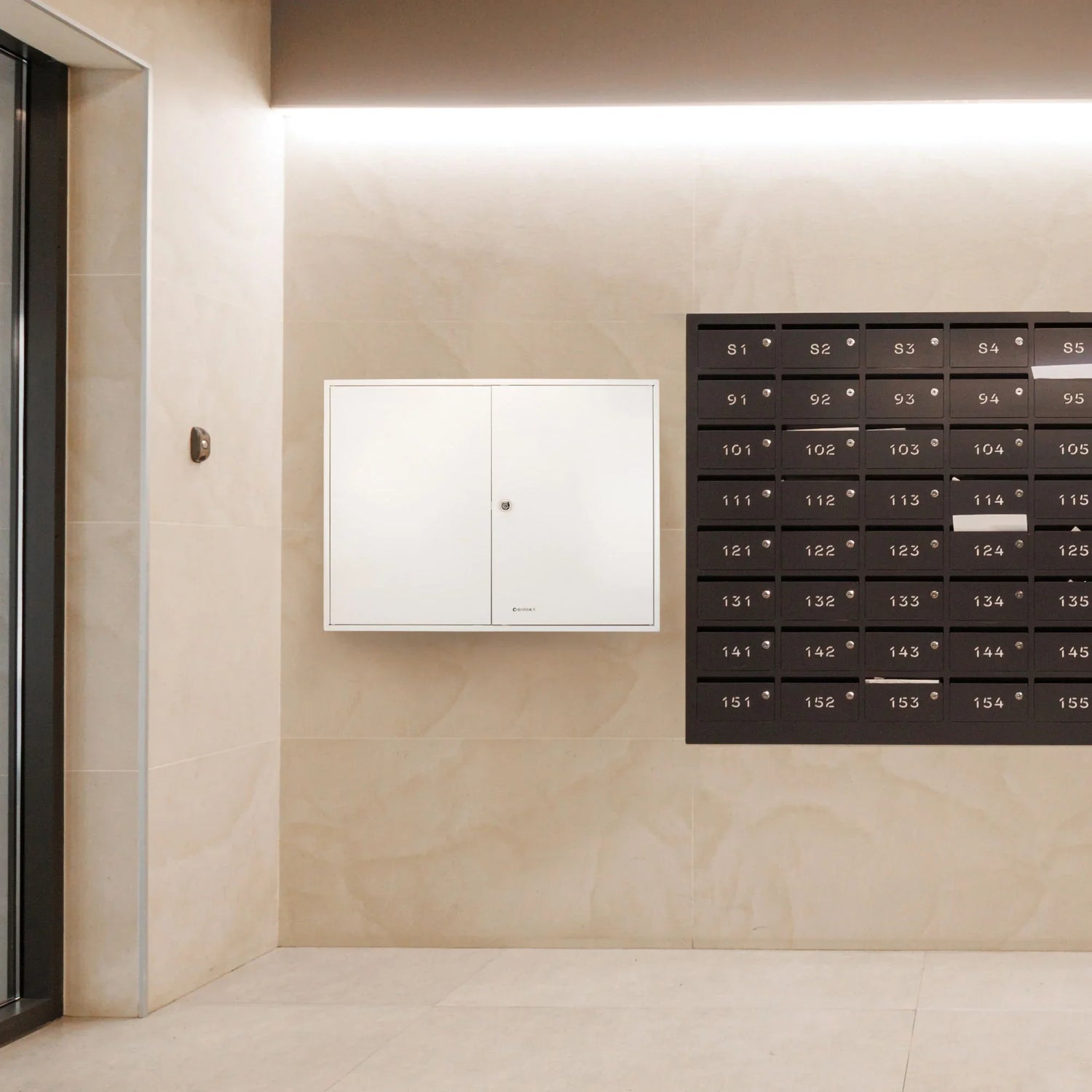 Adjustable Key Cabinet With Lock - Furniture Home Direct