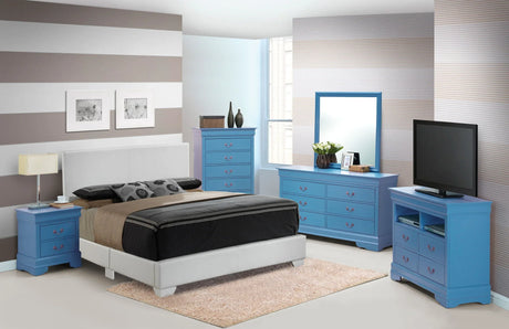 Elegant Platform Bed For Relaxed Spaces - Furniture Home Direct
