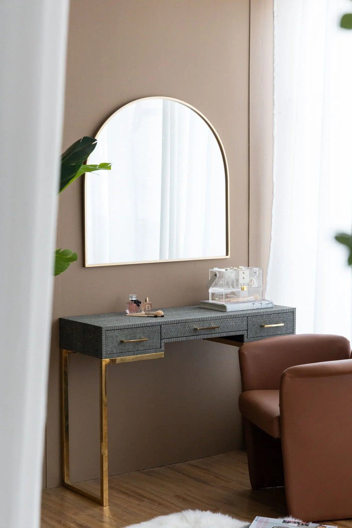 Arched Mirror With Metal Frame, Wall Mirror For Living Room Bedroom Entryway - Furniture Home Direct