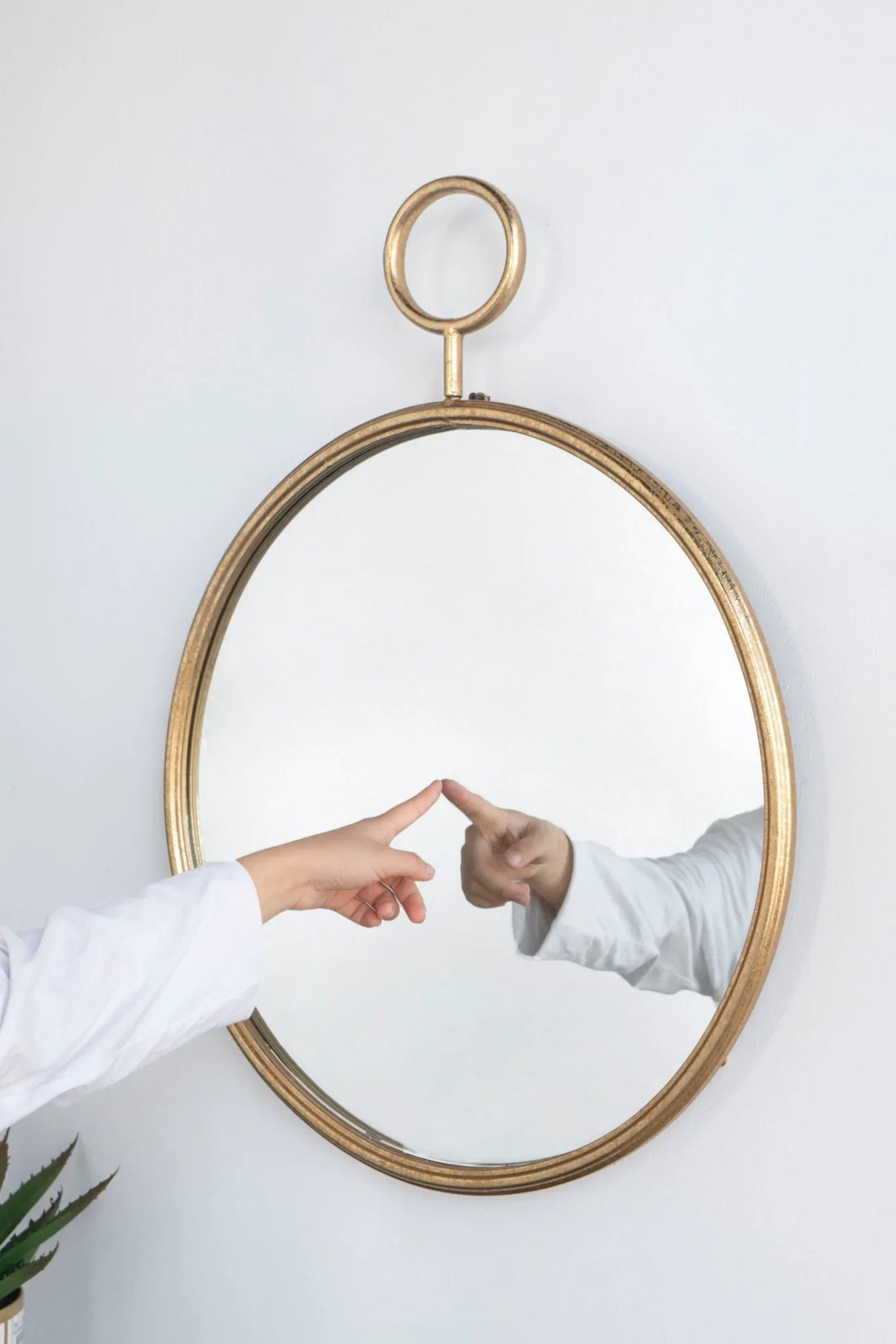 Circle Wall Mirror With Iron Frame, Accent Mirror For Living Room - Furniture Home Direct