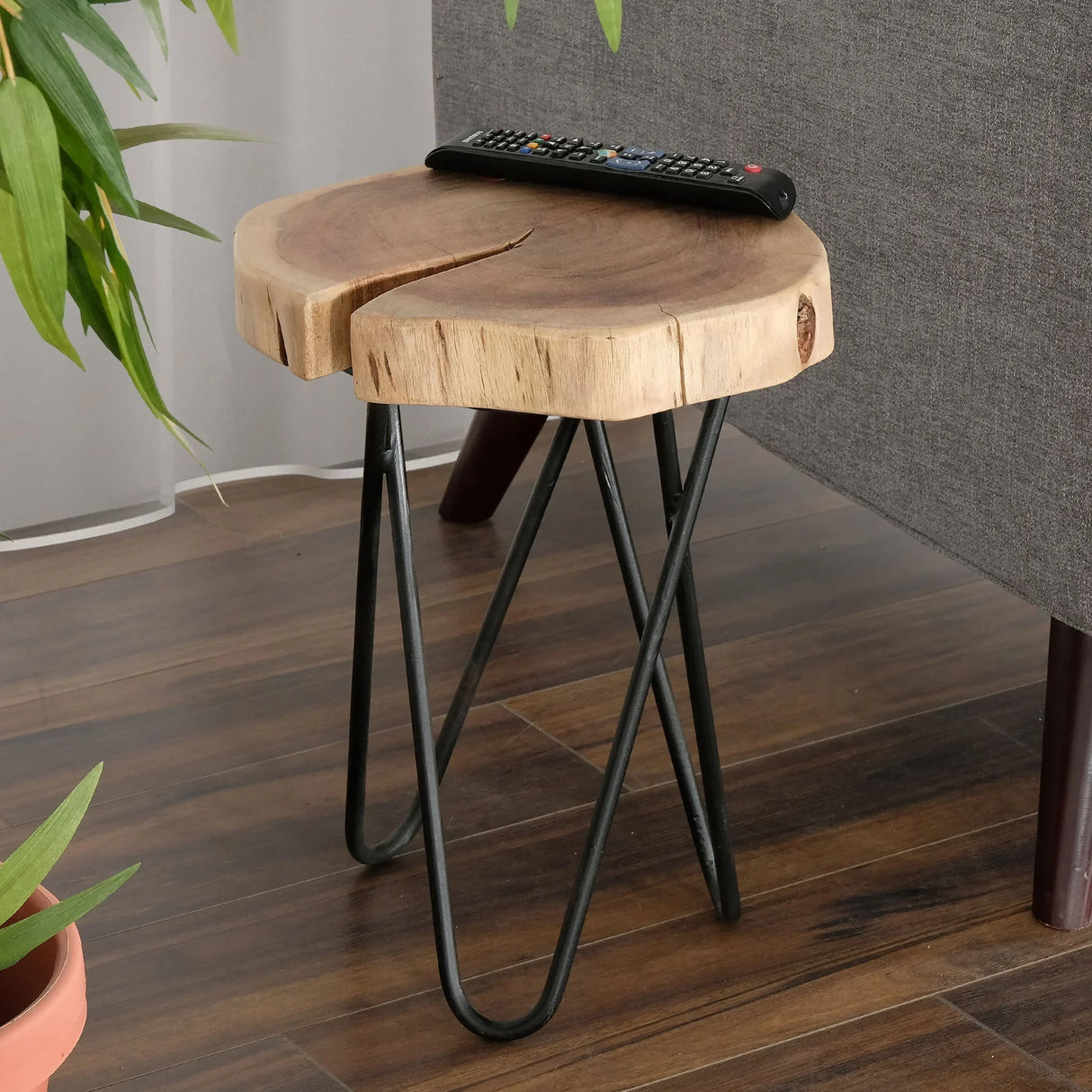 Rustic Accent Round Table With Iron Hairpin Legs - Furniture Home Direct