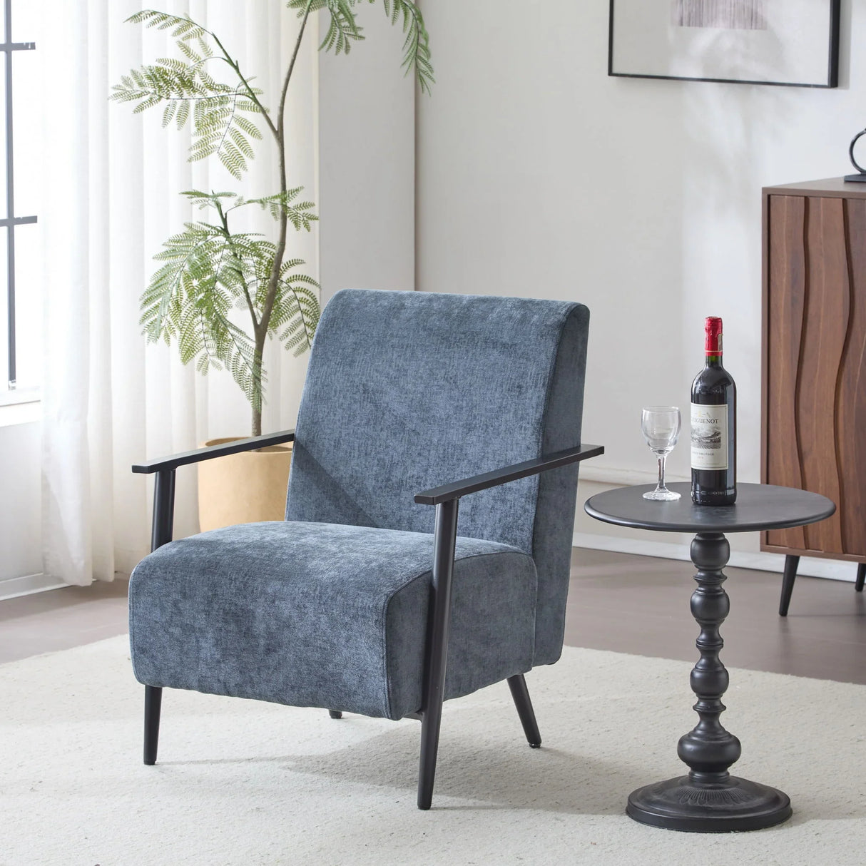 Modern Lounge Chair With Polyester Upholstery