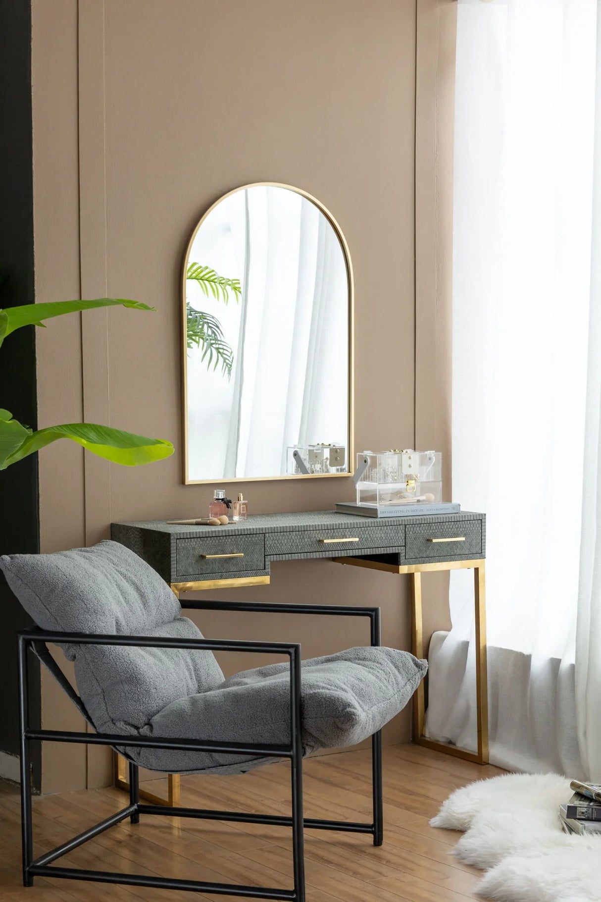 Arched Mirror With Metal Frame, Wall Mirror For Living Room Bedroom Entryway - Furniture Home Direct