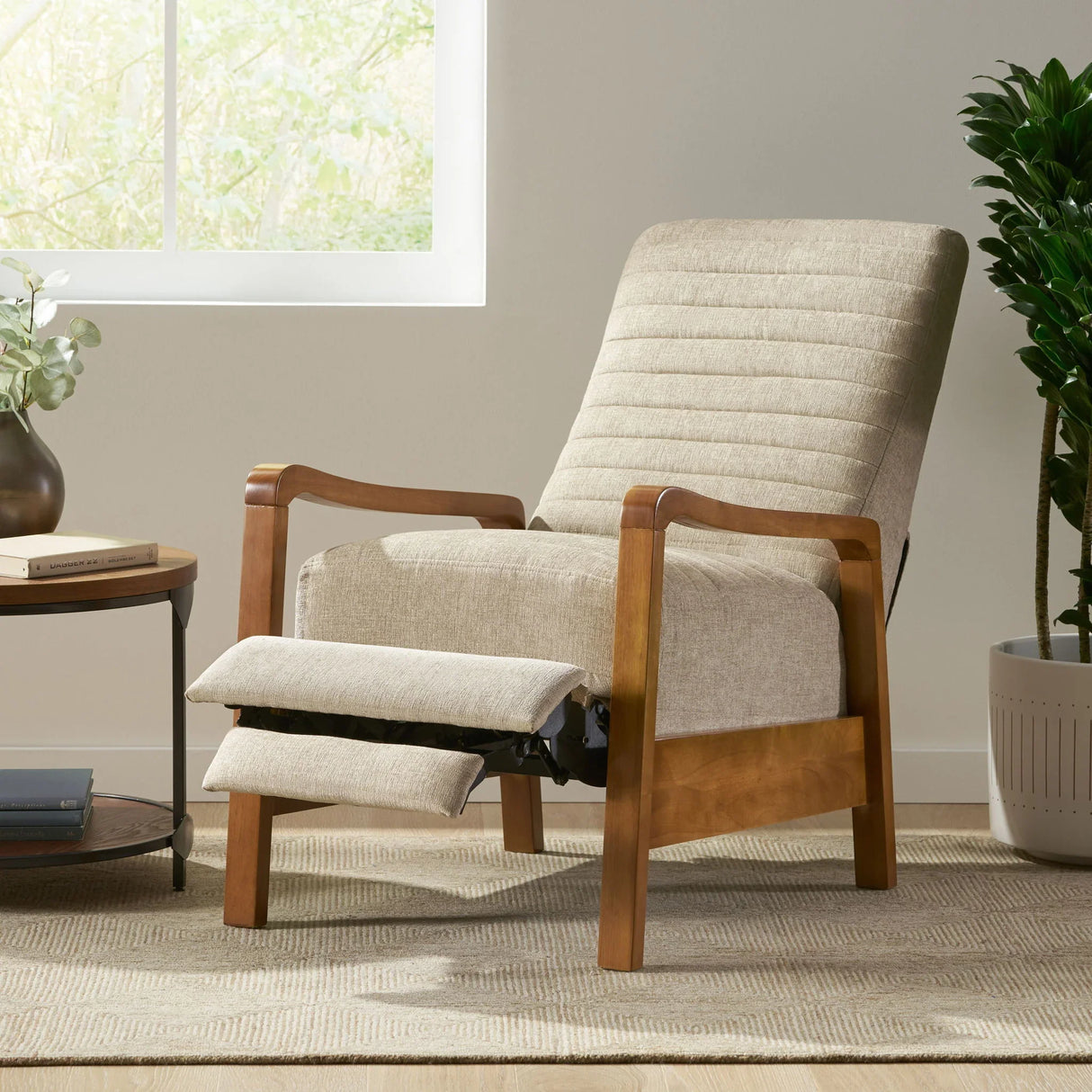 Contemporary Manual Club Recliner